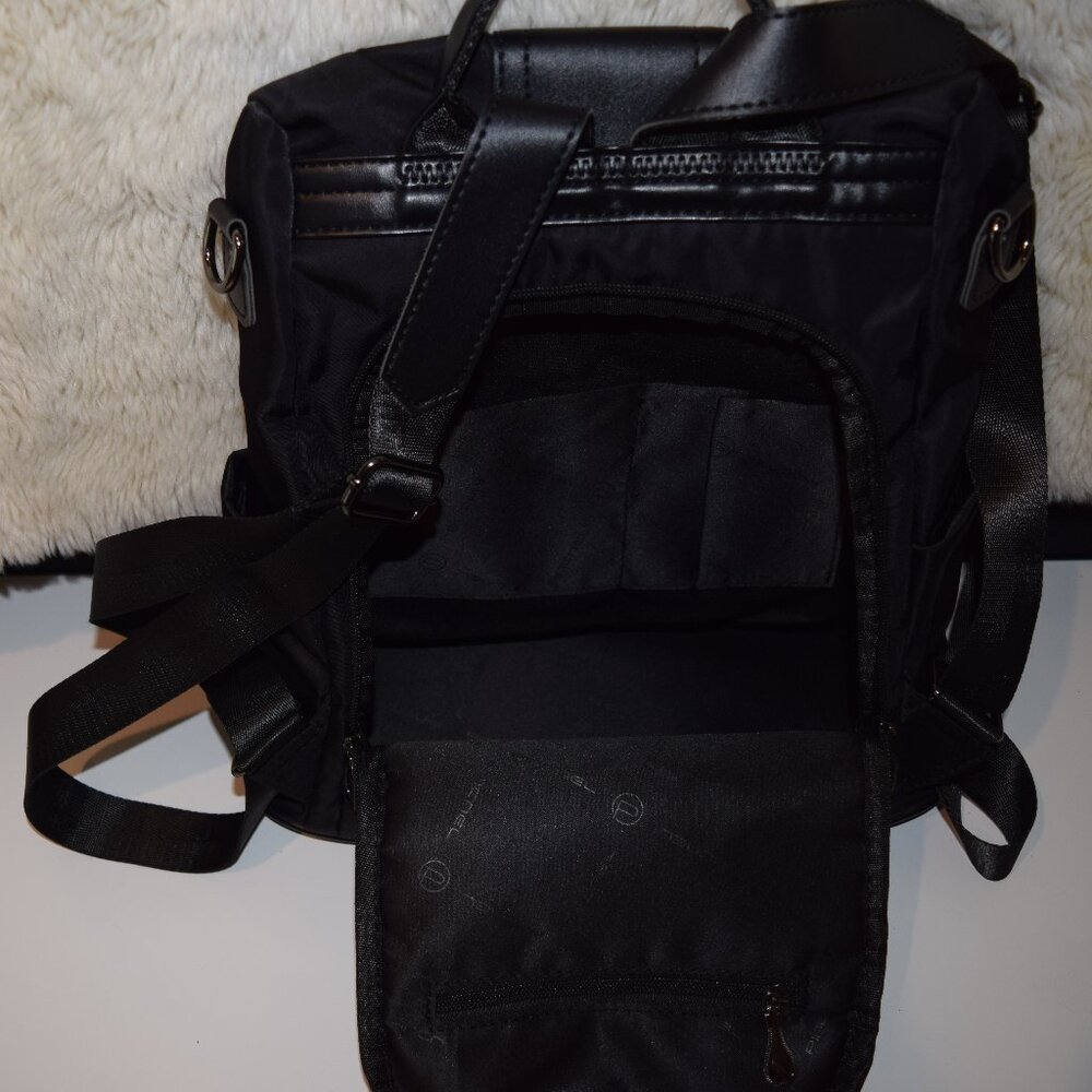 Anti-theft/Pickpocket Backpac - Picture 3 of 5